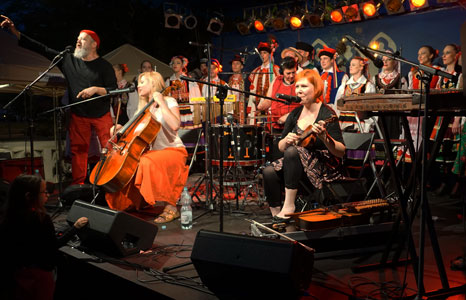 http://www.folk.pl/img/banery/Kody-i-Mody_wspolny-koncert_foto_300.jpg