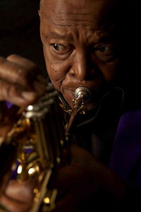 10. WARSZAWSKI FESTIWAL SKRZY�OWANIE KULTUR, Hugh Masekela (RPA), fot. Mark Shoul